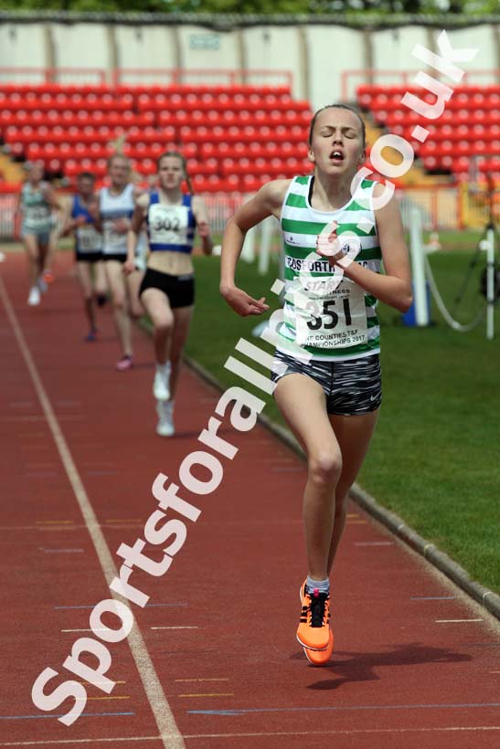 Girls under-15s 1500 metres, North Eastern Champs, Gateshead Stadium. Photo: David T. Hewitson/Sports for All Pics